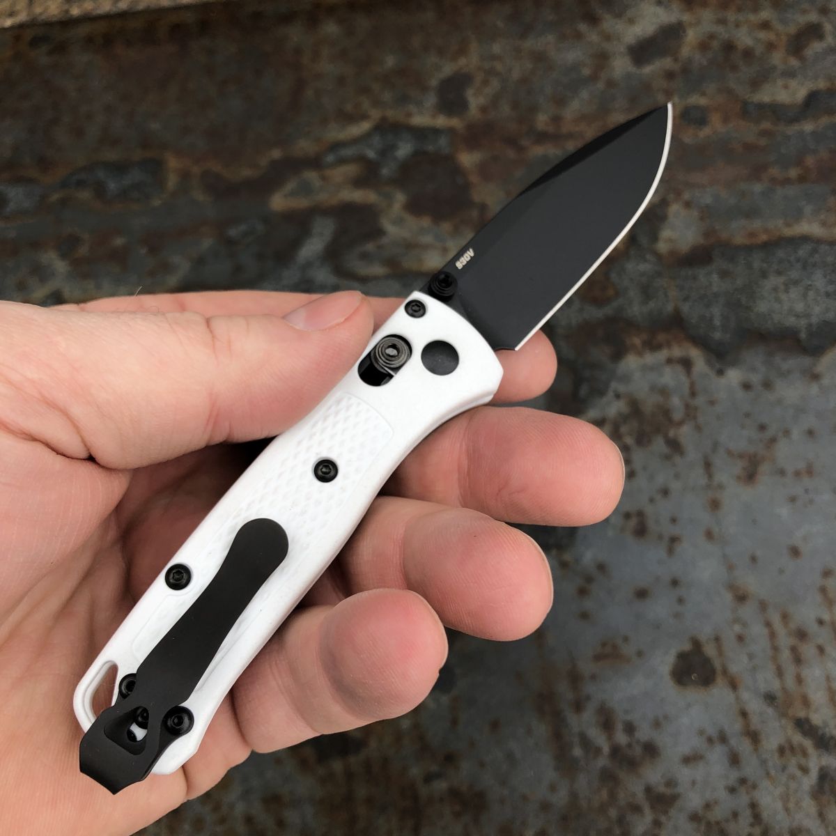 Benchmade Mini Bugout White Grivory Scales 2.8